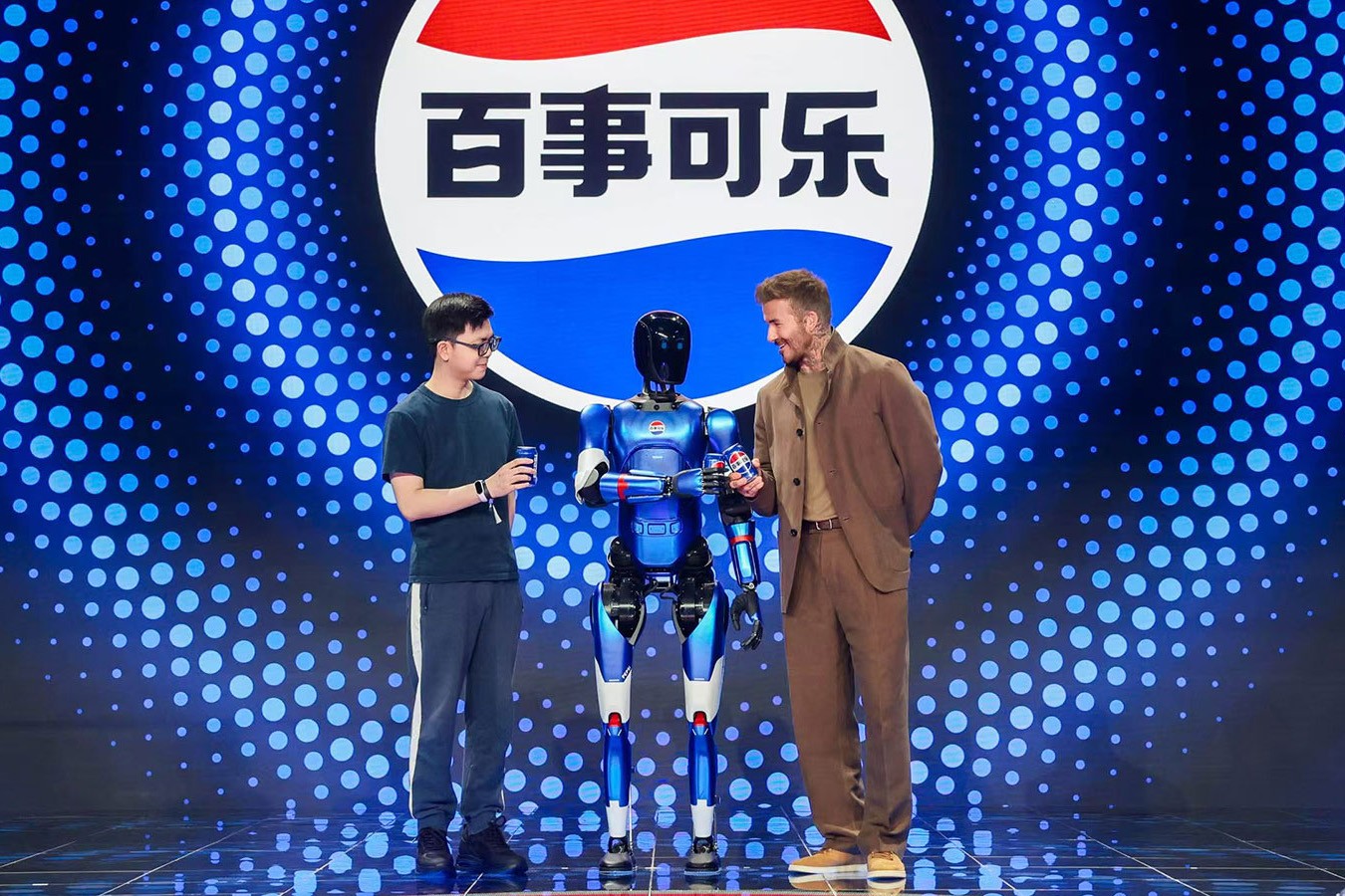  雷火竞技机器人携手百事中国共创“百事蓝宝” 共燃渴望新章